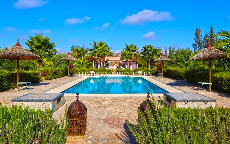 Manifique Villa à Vendre à Marrakech - Agence Immobilière - Piscine