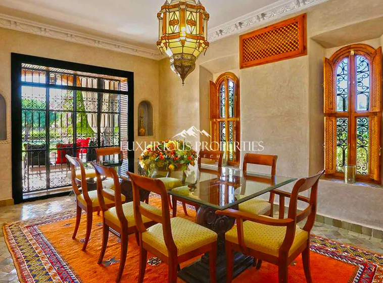 Manifique Villa à Vendre à Marrakech - Agence Immobilière - Salle à manger