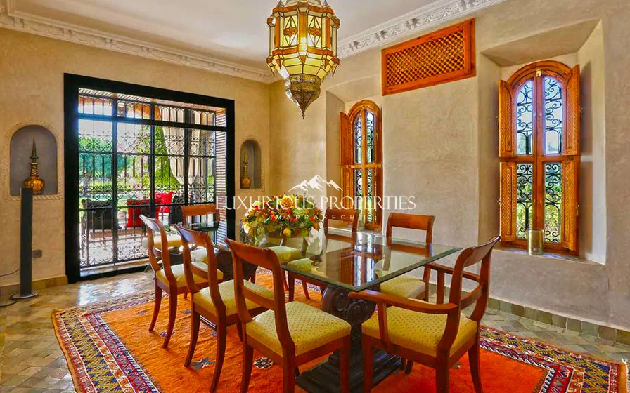 Manifique Villa à Vendre à Marrakech - Agence Immobilière - Salle à manger