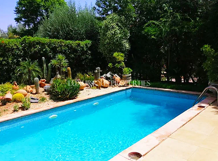 Petite Villa à Vendre - 3 Chambres - Route de l'Ourika - Piscine Chaufféé