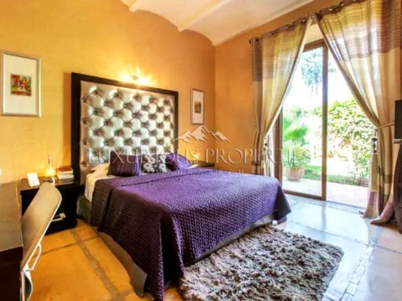 Belle Villa à Vendre, Terrain de 4200m², 4 Suites, Piscine et Grand Jardin