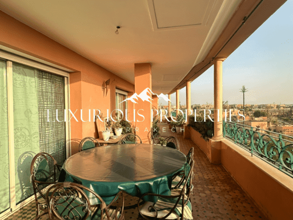 Luxueux Appartement à Vendre de 492m² avec Rooftop Panoramique