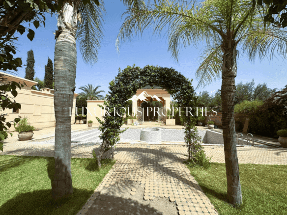 Villa Exceptionnelle de Type Palais à Amelkis, 1900m², Idéale pour une Maison d’Hôte
