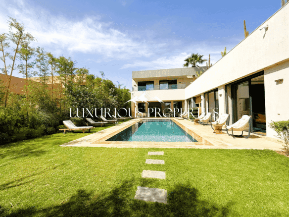 Luxueuse Villa de 5 Chambres, 550m², Meublée sur Golf Amelkis
