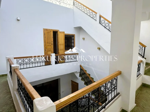 Riad à Marrakech de 113m², 3 Chambres, avec Terrasse et Accès Voiture – Derb Saboun
