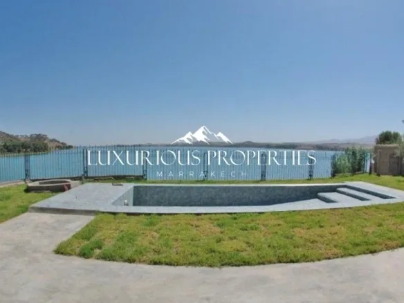 Propriété exceptionnelle au bord du barrage de Lalla Takerkoust - 225 m², 4 chambres, piscine, jacuzzi, terrain constructible (2 parcelles)
