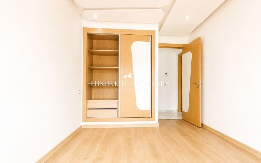 896